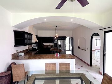 Casa Estilo Hacienda en Cancún – Techos de Bóveda, Alberca y Casa de Visitas