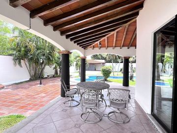 Casa Estilo Hacienda en Cancún – Techos de Bóveda, Alberca y Casa de Visitas