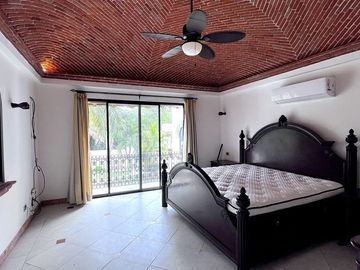 Casa Estilo Hacienda en Cancún – Techos de Bóveda, Alberca y Casa de Visitas