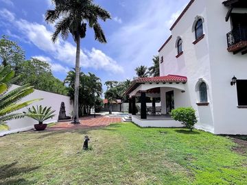 Casa Estilo Hacienda en Cancún – Techos de Bóveda, Alberca y Casa de Visitas