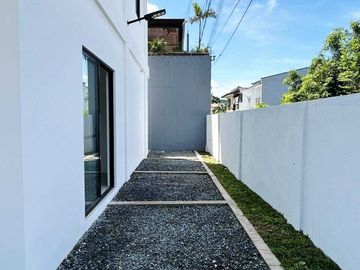 4-Bedroom Duplex House & Lot in Taytay