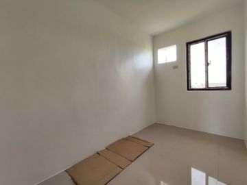 3BR 2 Storey Townhouse FOR SALE in brgy Viente  Reales Valenzuela City KSA