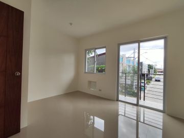 3BR 2 Storey Townhouse FOR SALE in brgy Viente  Reales Valenzuela City KSA