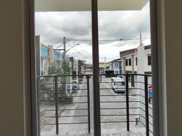 3BR 2 Storey Townhouse FOR SALE in brgy Viente  Reales Valenzuela City KSA