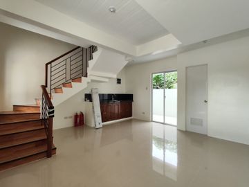 3BR 2 Storey Townhouse FOR SALE in brgy Viente  Reales Valenzuela City KSA