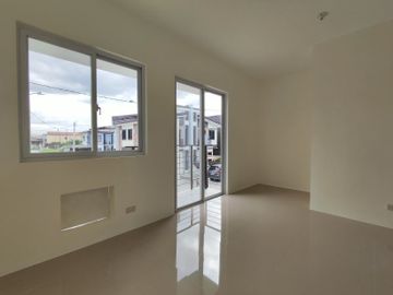 3BR 2 Storey Townhouse FOR SALE in brgy Viente  Reales Valenzuela City KSA