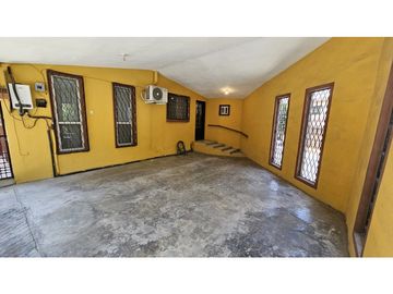 Amplia y bonita casa en Villa las fuentes, esquina frente al parque