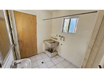 Amplia y bonita casa en Villa las fuentes, esquina frente al parque