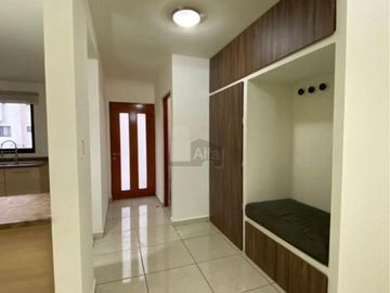 Casa en Venta en Valle de Juriquilla, frente a Santa Fe, condominio con Alberca