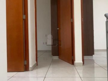 Casa en Venta en Valle de Juriquilla, frente a Santa Fe, condominio con Alberca