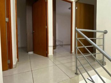 Casa en Venta en Valle de Juriquilla, frente a Santa Fe, condominio con Alberca