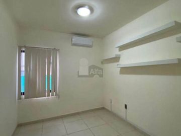 Casa en Venta en Valle de Juriquilla, frente a Santa Fe, condominio con Alberca