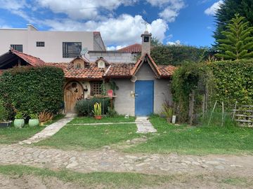 Casa en venta con área verde. Challuabamba