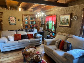 Casa en venta con área verde. Challuabamba