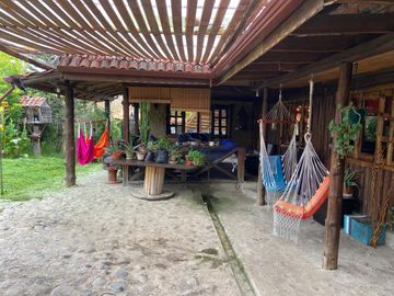 Casa en venta con área verde. Challuabamba