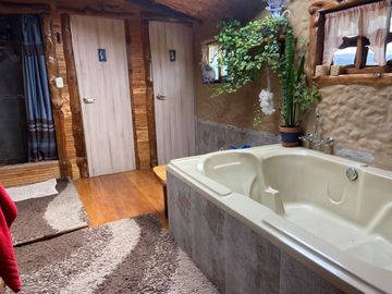 Casa en venta con área verde. Challuabamba
