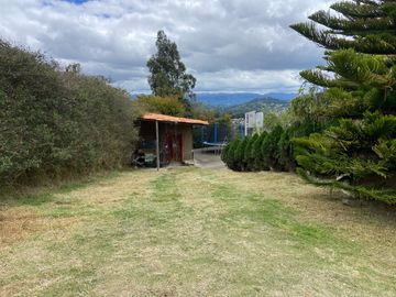 Casa en venta con área verde. Challuabamba