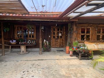 Casa en venta con área verde. Challuabamba