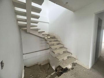 VENDEMOS CASA EN CONDOMINIO EN ALFAGUARA