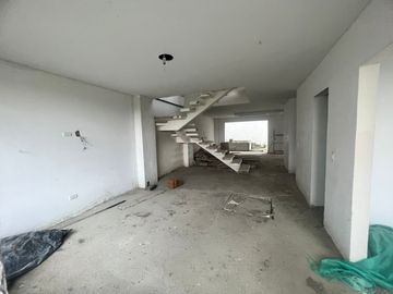 VENDEMOS CASA EN CONDOMINIO EN ALFAGUARA
