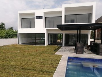 Casa en  venta en fraccionamiento Lomas de Cocoyoc, Morelos