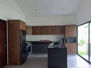 Casa en  venta en fraccionamiento Lomas de Cocoyoc, Morelos
