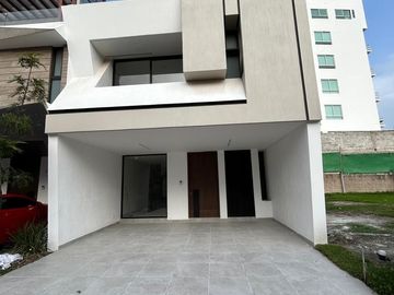 VENTA DE CASA EN LA ANTIGUA CEMENTERA, PUEBLA, 5 RECAMARAS, LUJO Y CONFORT