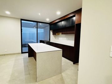 VENTA DE CASA EN LA ANTIGUA CEMENTERA, PUEBLA, 5 RECAMARAS, LUJO Y CONFORT