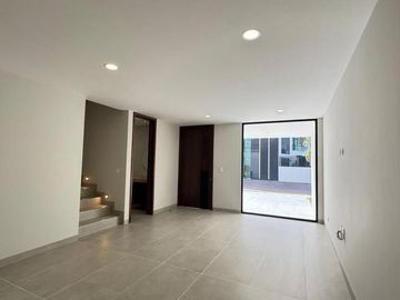 VENTA DE CASA EN LA ANTIGUA CEMENTERA, PUEBLA, 5 RECAMARAS, LUJO Y CONFORT