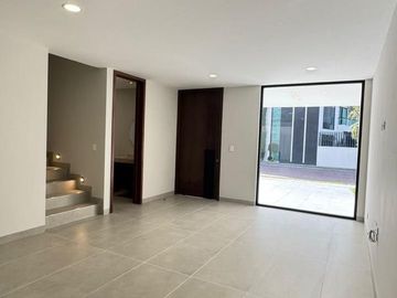 VENTA DE CASA EN LA ANTIGUA CEMENTERA, PUEBLA, 5 RECAMARAS, LUJO Y CONFORT
