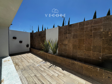 CASA EN VENTA EN VALLE ESMERALDA, ZONA REAL EN ZAPOPAN