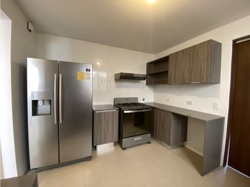Casa en  Alquiler o Venta  – Brisas del Golf, PH Golf Gardens - LH 