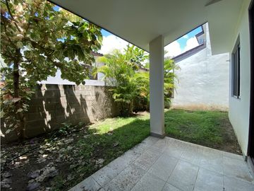 Casa en  Alquiler o Venta  – Brisas del Golf, PH Golf Gardens - LH 
