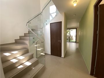 Casa en  Alquiler o Venta  – Brisas del Golf, PH Golf Gardens - LH 