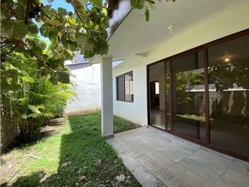 Casa en  Alquiler o Venta  – Brisas del Golf, PH Golf Gardens - LH 