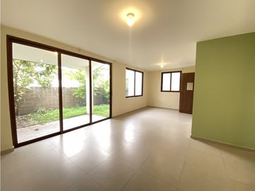 Casa en  Alquiler o Venta  – Brisas del Golf, PH Golf Gardens - LH 