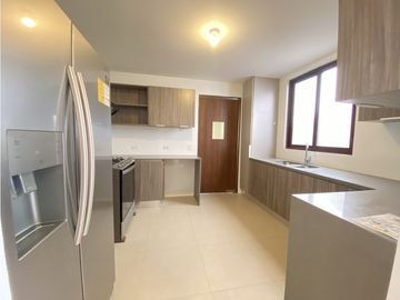 Casa en  Alquiler o Venta  – Brisas del Golf, PH Golf Gardens - LH 