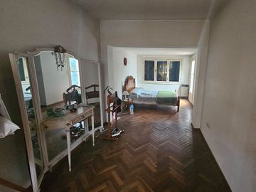 Casa en Venta. 4 amb. Piscina y Cochera. Olivos