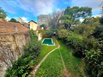 Casa en Venta. 4 amb. Piscina y Cochera. Olivos