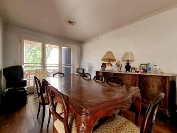 Casa en Venta. 4 amb. Piscina y Cochera. Olivos