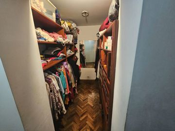Casa en Venta. 4 amb. Piscina y Cochera. Olivos