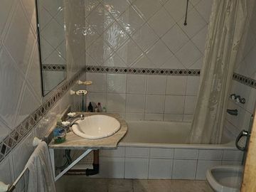 Casa en Venta. 4 amb. Piscina y Cochera. Olivos