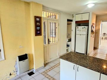 Casa en Venta. 4 amb. Piscina y Cochera. Olivos