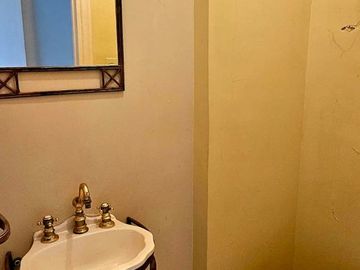Casa en Venta. 4 amb. Piscina y Cochera. Olivos