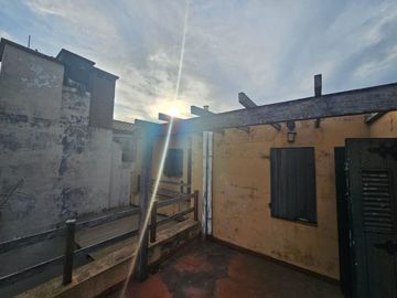 Casa en Venta. 4 amb. Piscina y Cochera. Olivos
