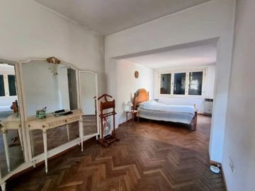 Casa en Venta. 4 amb. Piscina y Cochera. Olivos
