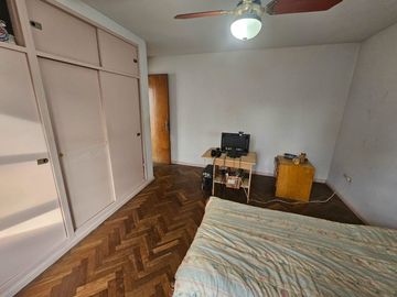 Casa en Venta. 4 amb. Piscina y Cochera. Olivos