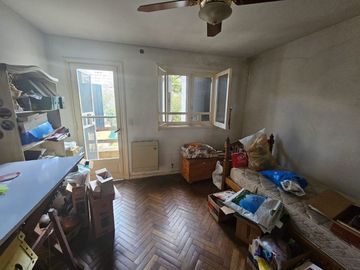 Casa en Venta. 4 amb. Piscina y Cochera. Olivos