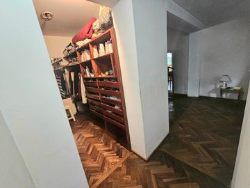Casa en Venta. 4 amb. Piscina y Cochera. Olivos