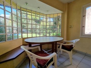 Casa en Venta. 4 amb. Piscina y Cochera. Olivos